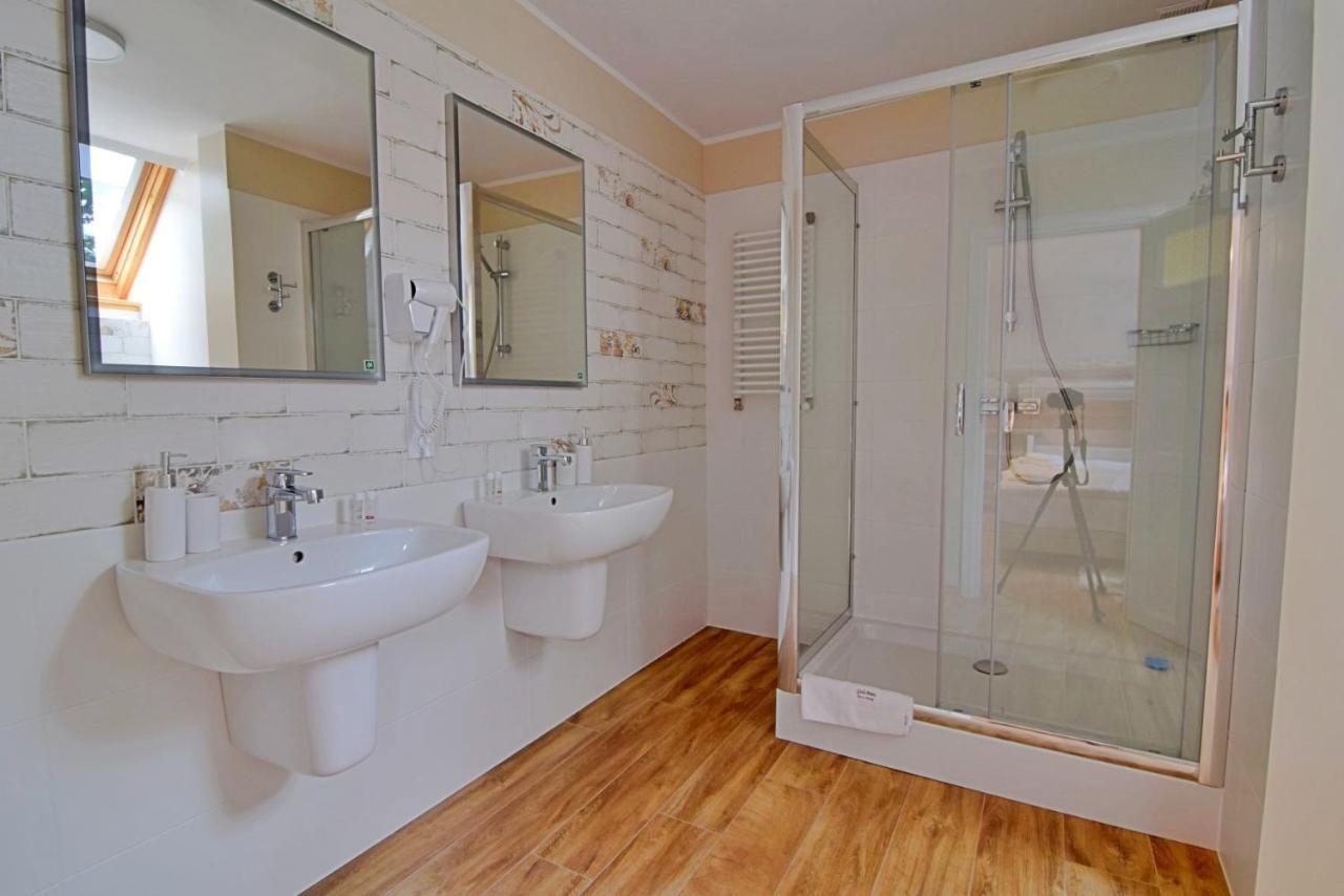 Gosciniec Nowa Wioska Bed & Breakfast วาลบ์จิก ภายนอก รูปภาพ