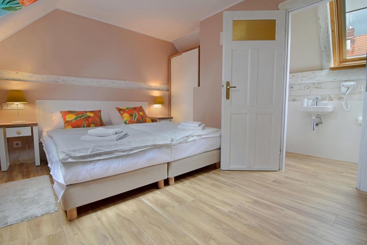 Gosciniec Nowa Wioska Bed & Breakfast วาลบ์จิก ภายนอก รูปภาพ