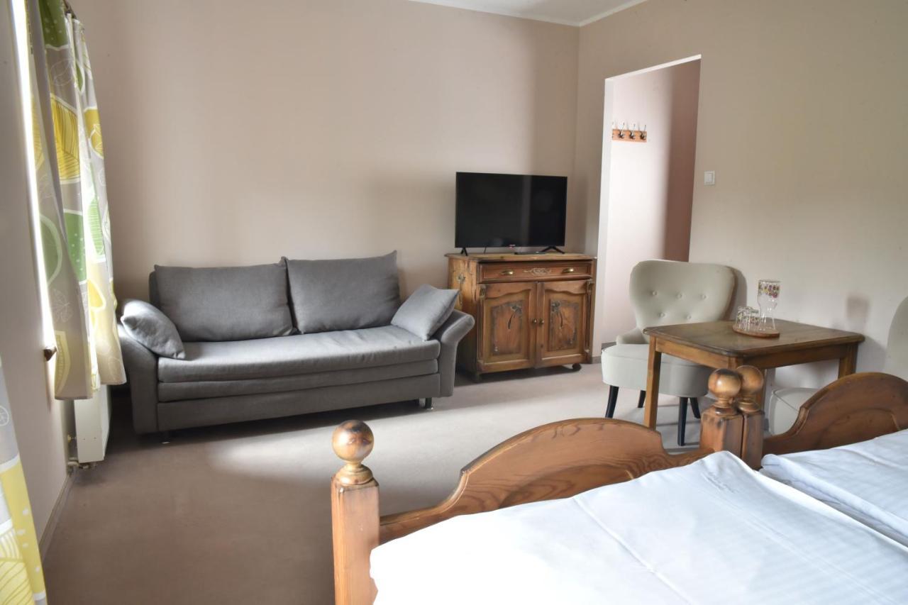 Gosciniec Nowa Wioska Bed & Breakfast วาลบ์จิก ภายนอก รูปภาพ