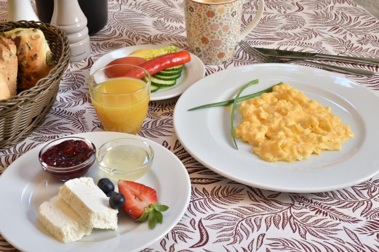 Gosciniec Nowa Wioska Bed & Breakfast วาลบ์จิก ภายนอก รูปภาพ