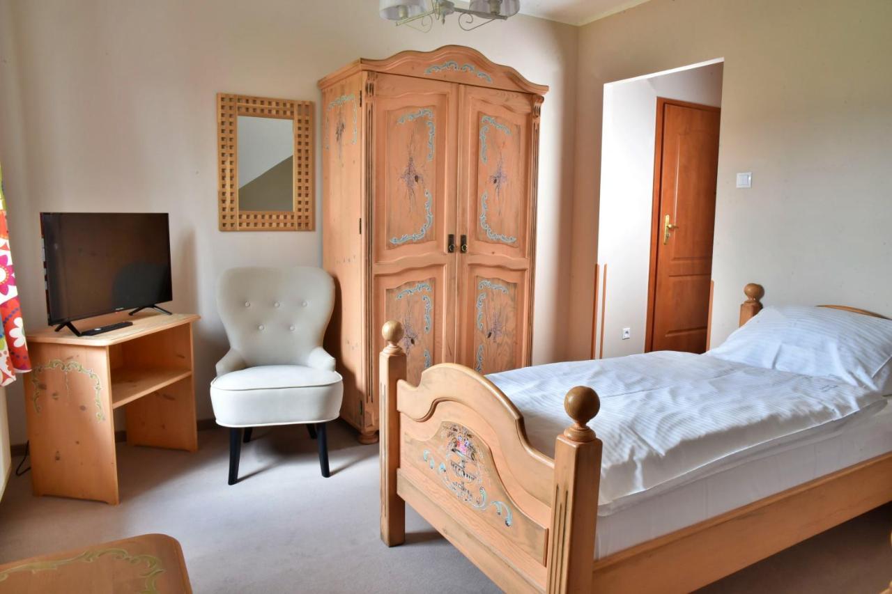 Gosciniec Nowa Wioska Bed & Breakfast วาลบ์จิก ภายนอก รูปภาพ